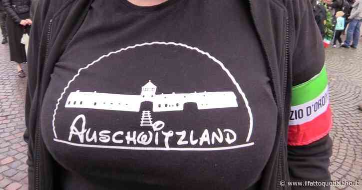 La maglietta col logo ‘Auschwitzland’ non incita alla discriminazione: ecco perché il tribunale di Forlì ha assolto Selene Ticchi