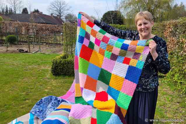 Sint-Jobse dames vieren vijf jaar Droomdekentjes Vlaanderen: “Al ruim 300 kinderen dromen weg onder deze unieke werkstukken”