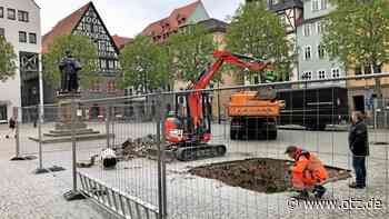 Ein größeres Fundament für den Weihnachtsbaum auf dem Jenaer Marktplatz