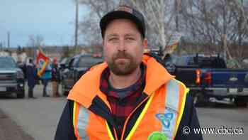 PSAC workers' nationwide strike brings picket to Thunder Bay's grain terminal