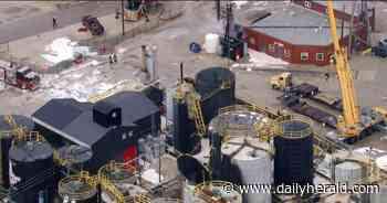 1 dead, 1 injured in blast at Lemont-area petroleum plant