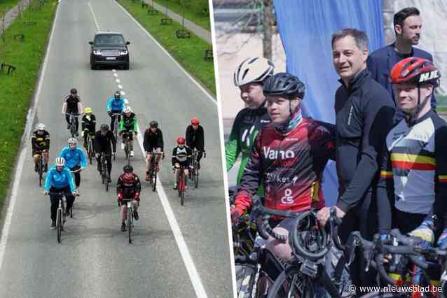 “Wow, de demarrage wordt hier ingezet!”: Premier De Croo laat zijn sportieve kant zien tijdens voorstelling Nieuwsblad Cycling Series