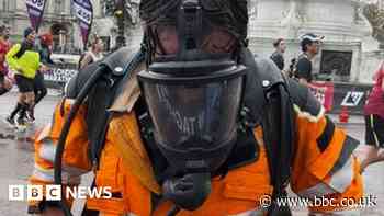 London Marathon: South Yorkshire firefighter in record-breaking run