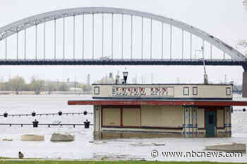 Warmer temperatures, snowmelt raise risk of major floods along Mississippi River