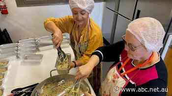 'People can't afford to buy food': 7pc inflation sees more Australians seeking out foodbanks