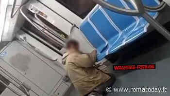 Choc sulla metro B: sniffa cocaina sui sedili della metro