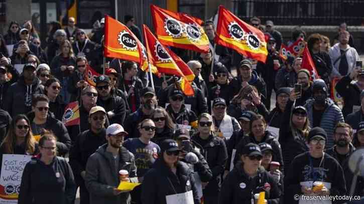 Minister warns impact of federal workers’ strike on services is increasingly severe