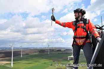 Licht der Hoffnung leuchtet in 150 Metern Höhe über Paderborn