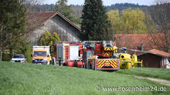 Schwer verletzte Person mit Rettungshubschrauber in Klinik geflogen