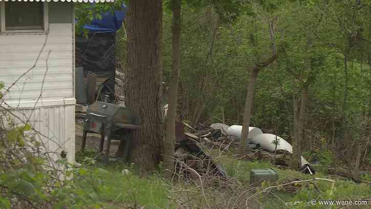 Mushroom hunters discover 2 bodies in Missouri woods