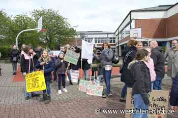 200 Demonstranten werden für die vierzügige Realschule Steinhagen laut