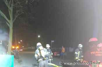 FW-WRN: FEUER_1 - LZ1 - Altkleidercontainer brennt