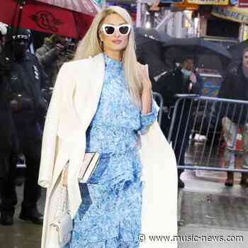 Paris Hilton schedules first-ever live concert