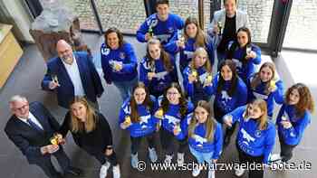 Empfang im Nagolder Rathaus: Für den OB  sind  die  Handballerinnen die Sportsensation des Jahres