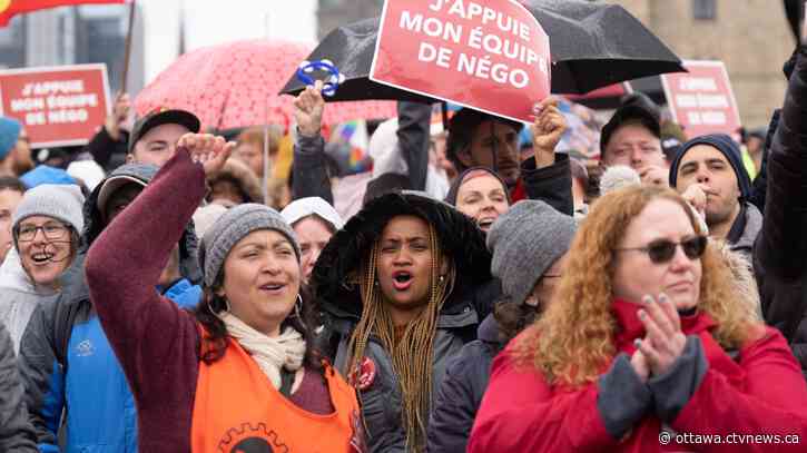 Here's what we know about federal workers pay during the PSAC strike