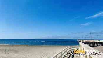 Il clima è già da mare, ma le spiagge sono ancora off limits: serve l’ordinanza balneare