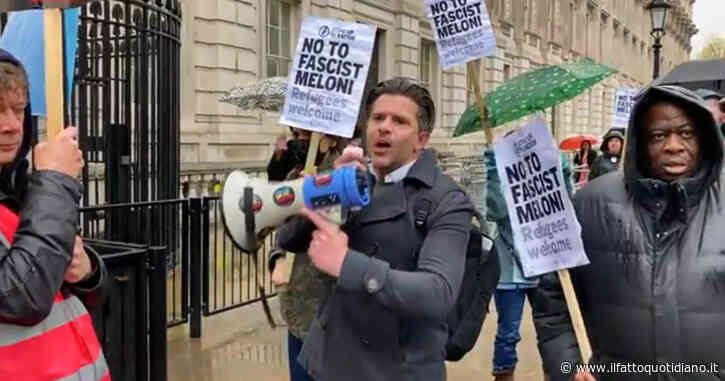 Meloni contestata a Londra fuori da Downing Street: “Fascista, basta razzismo” – Video