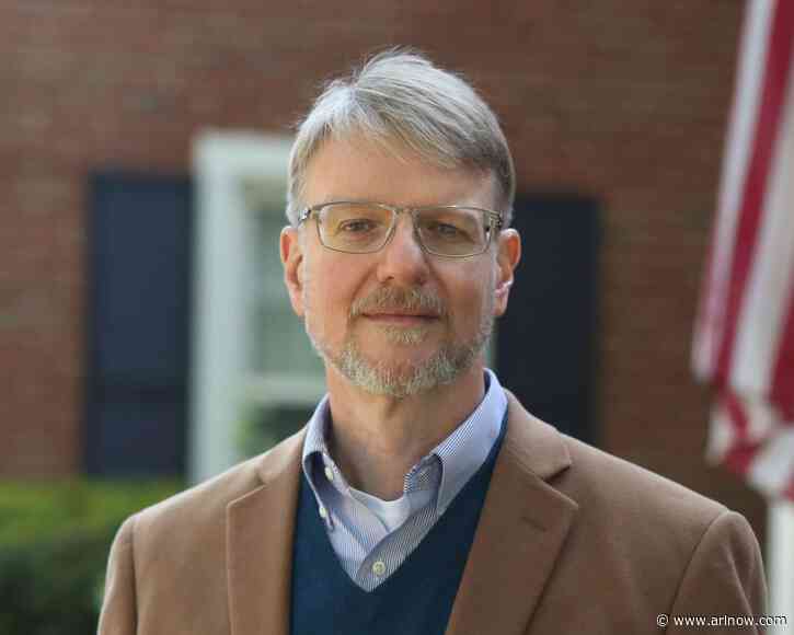 Independent candidate declares second bid for School Board seat