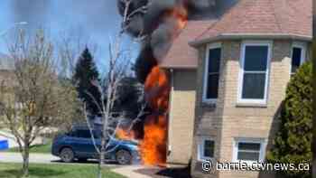 Crews battle house fire in Barrie