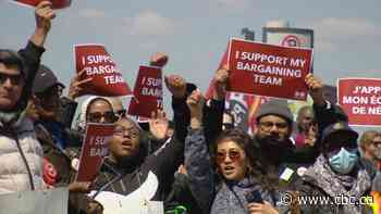 PSAC federal workers take to Toronto Pearson Airport to 'escalate' strike action