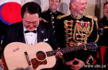 South Korean president gives surprise musical performance at White House