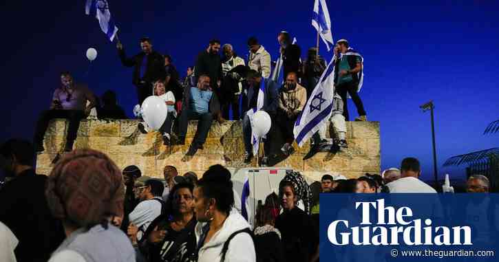 Gun-toting, prayer-reciting protesters throng Jerusalem to back judicial overhaul
