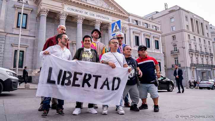 Spanish parliament bans dwarf bullfighting
