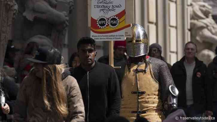 Federal workers strike for 10th day as negotiations on pay, remote work continue