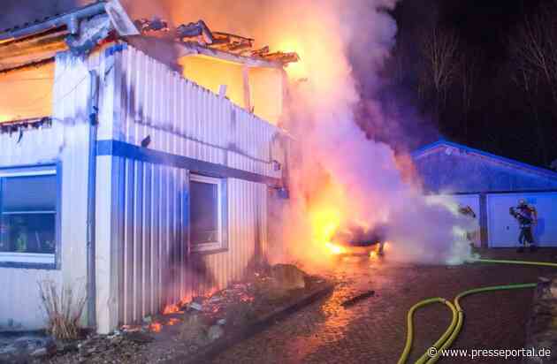 FW-RD: Brennende Lagerhaller löst Großeinsatz in Rendsburg aus - 60 Einsatzkräfte waren im Einsatz