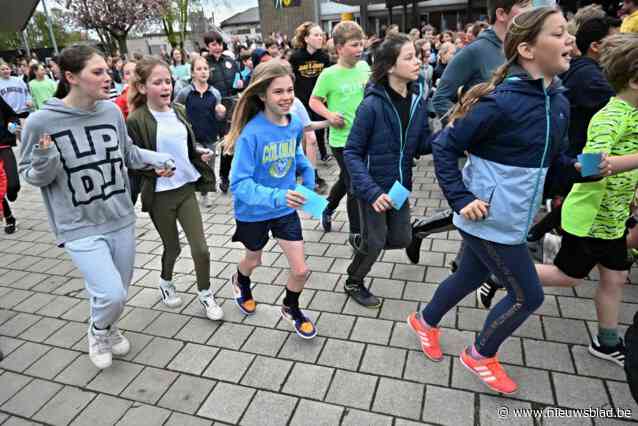 Leerlingen basisschool lopen zo veel mogelijk rondjes voor het goede doel