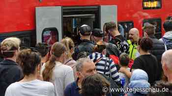 Start des 49-Euro-Tickets: Werden Busse und Bahnen nun voller?