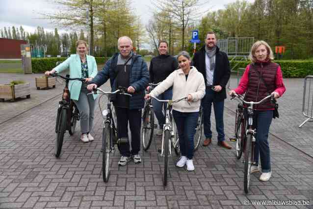 Sportdienst helpt volwassenen die willen leren fietsen
