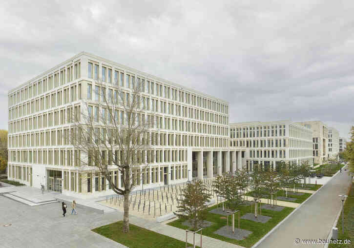 Baustein mit klaren Linien
 - Unigebäude von BLK2 in Frankfurt am Main