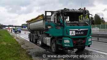 Lkw brennt aus: Lange Staus auf der A8