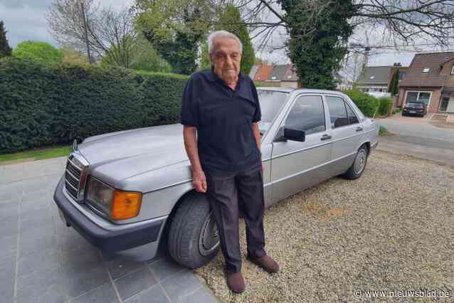 Leopold (96) krijgt zijn eerste snelheidsboete ooit: “En dan nog omdat ik 32 reed waar ik maar 30 mocht”