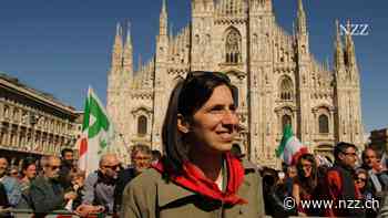 Elly Schlein und die Stylistin: Italiens Oppositionsführerin zeigt sich just zum 1. Mai in der «Vogue»