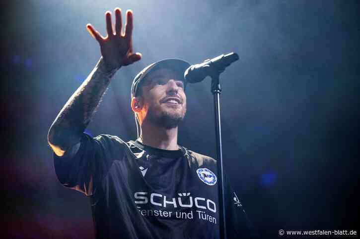 Casper mit Überraschungsbesuch bei Paula Hartmann im Lokschuppen