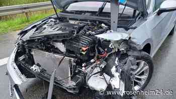 Passat-Fahrer kracht in Leitplanke auf der A94