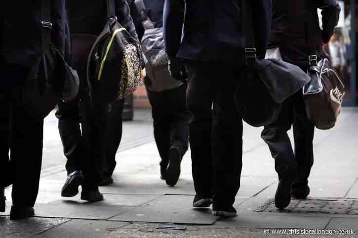 Should we keep school uniforms? Amelia Cudzikova, Heathside school