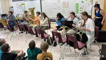 Sask. small town 'super welcoming' to Manitoba High School Band stuck during storm