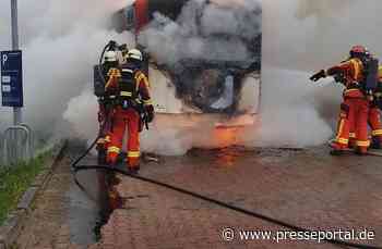 FW Düren: Rauchsäule! Motorbrand eines Linienbusses