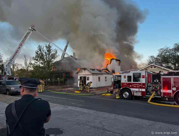 Fire officials investigate house fire near downtown Albuquerque