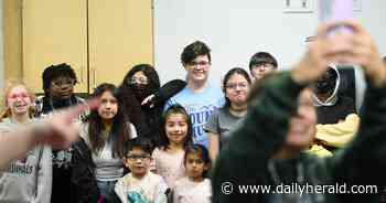 Deaf Elgin teen aims to showcase possibilities over limitations in Bartlett High School musical