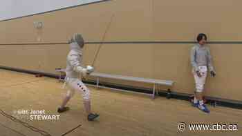 En garde! Team Manitoba coach teaches newbie the basics of fencing