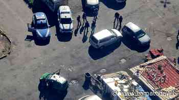 Valanga di controlli nella baraccopoli Candoni: identificate 131 persone. Trovata della refurtiva