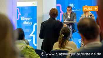 Minister Holetschek will es wissen: Wo in der Pflege der Schuh drückt