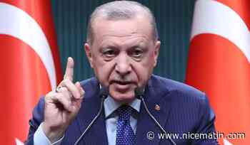 Le président turc Erdogan, donné souffrant depuis mardi soir, réapparaît en public