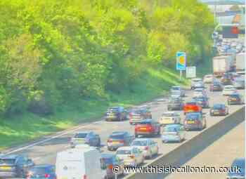M25 Potters Bar crash causes traffic chaos