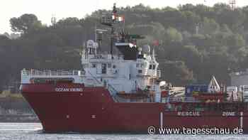 Schiffe retten Mittelmeer-Migranten in Seenot