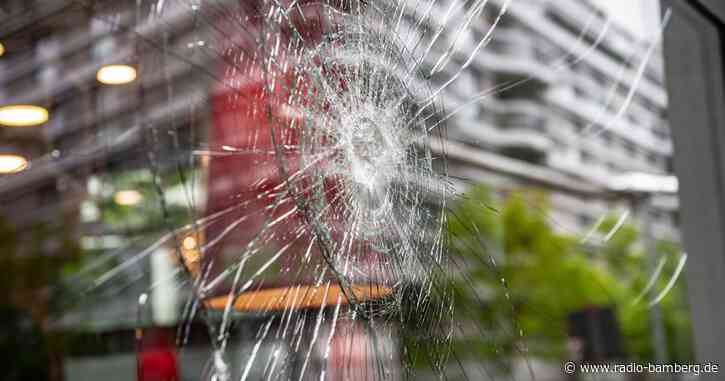 Vor 1. Mai: Randalierer beschädigen Autos in Berlin-Mitte